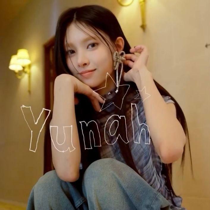 ILLIT YUNAH1