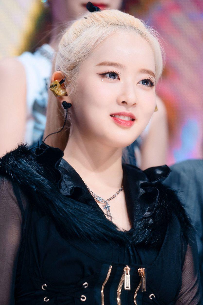 STAYC SIEUN1