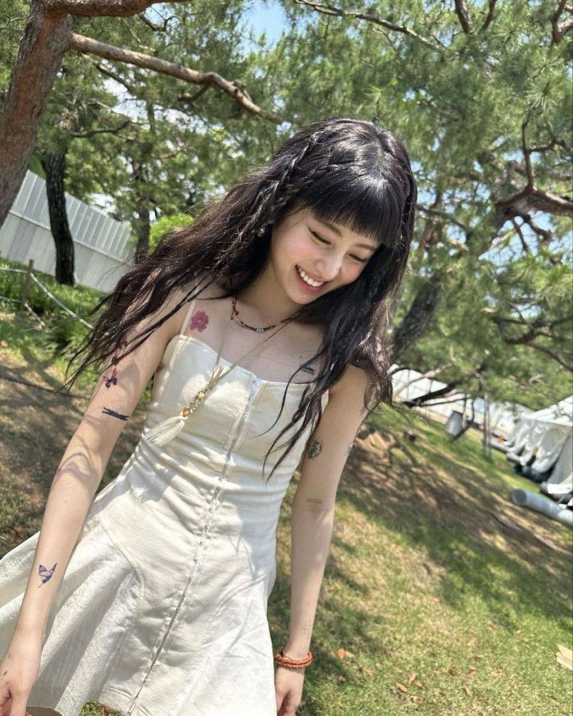 LE SSERAFIM YUNJIN0