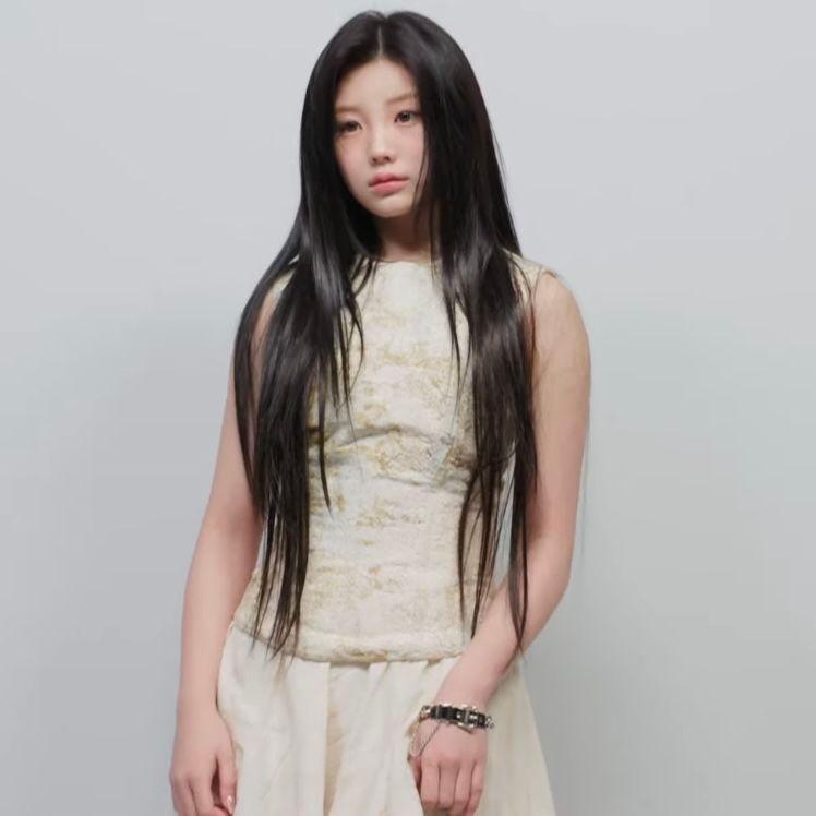 ILLIT WONHEE0