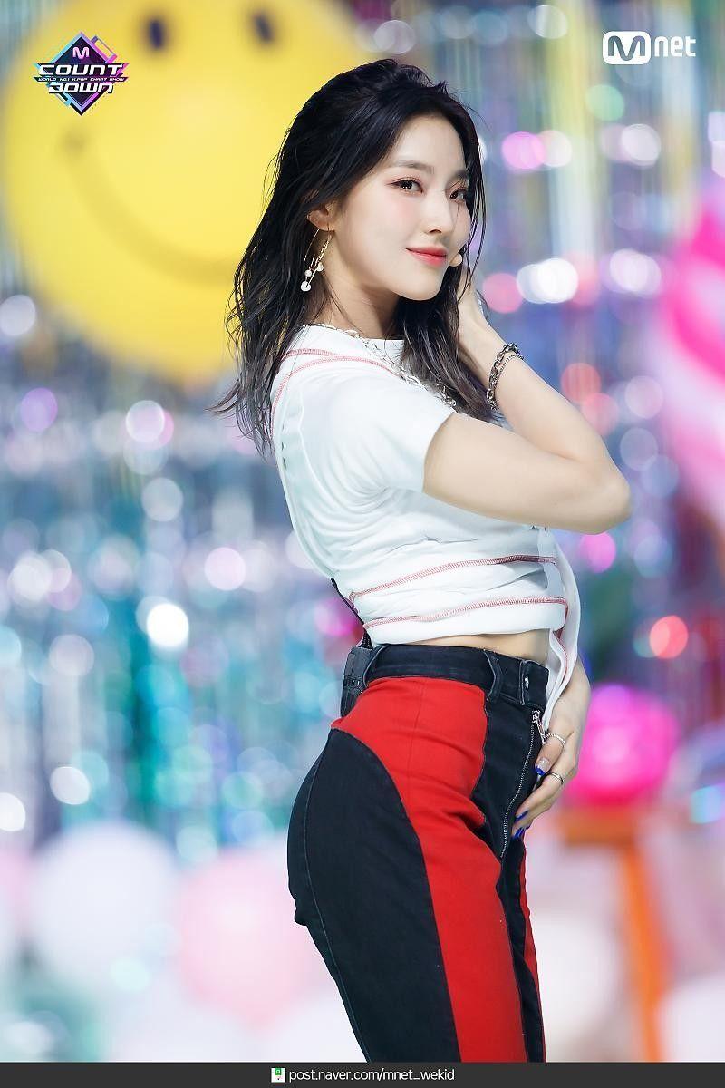 FROMIS_9  Lee Sae Rom1