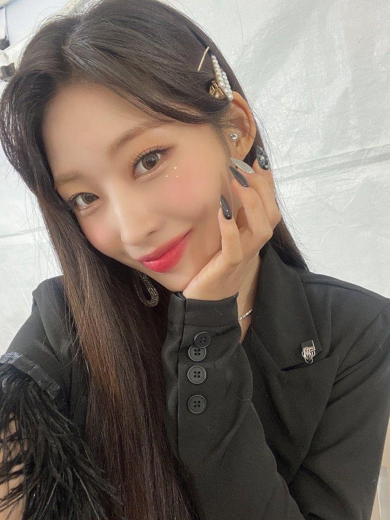 EVERGLOW SIHYEON0