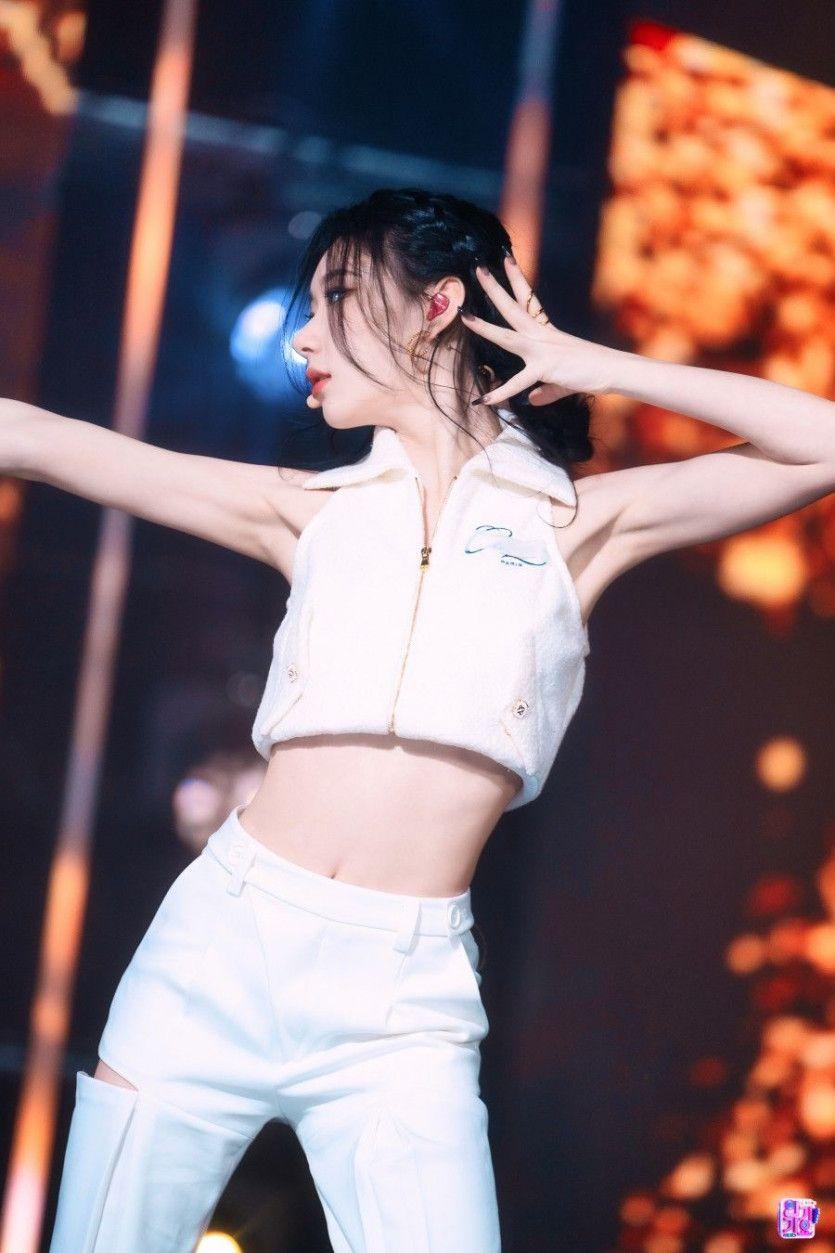 ITZY Chaeryeong0