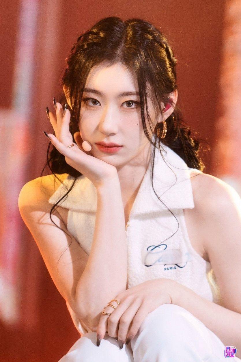 ITZY Chaeryeong3