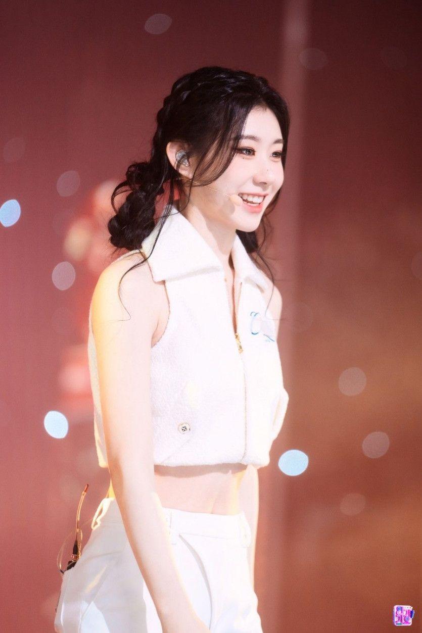 ITZY Chaeryeong1