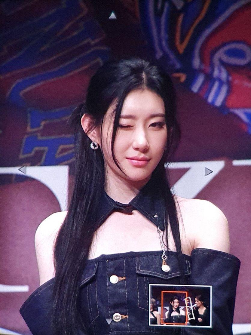 ITZY Chaeryeong0