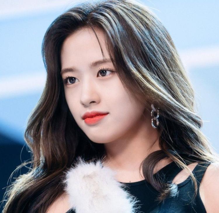 IVE yujin2