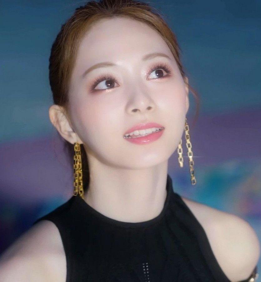 TWICE Tzuyu2