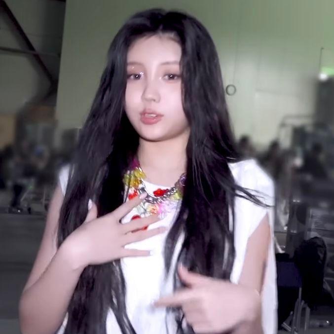 ILLIT WONHEE0
