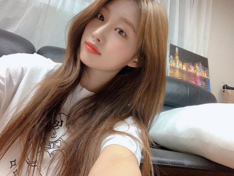 EVERGLOW Sihyeon2