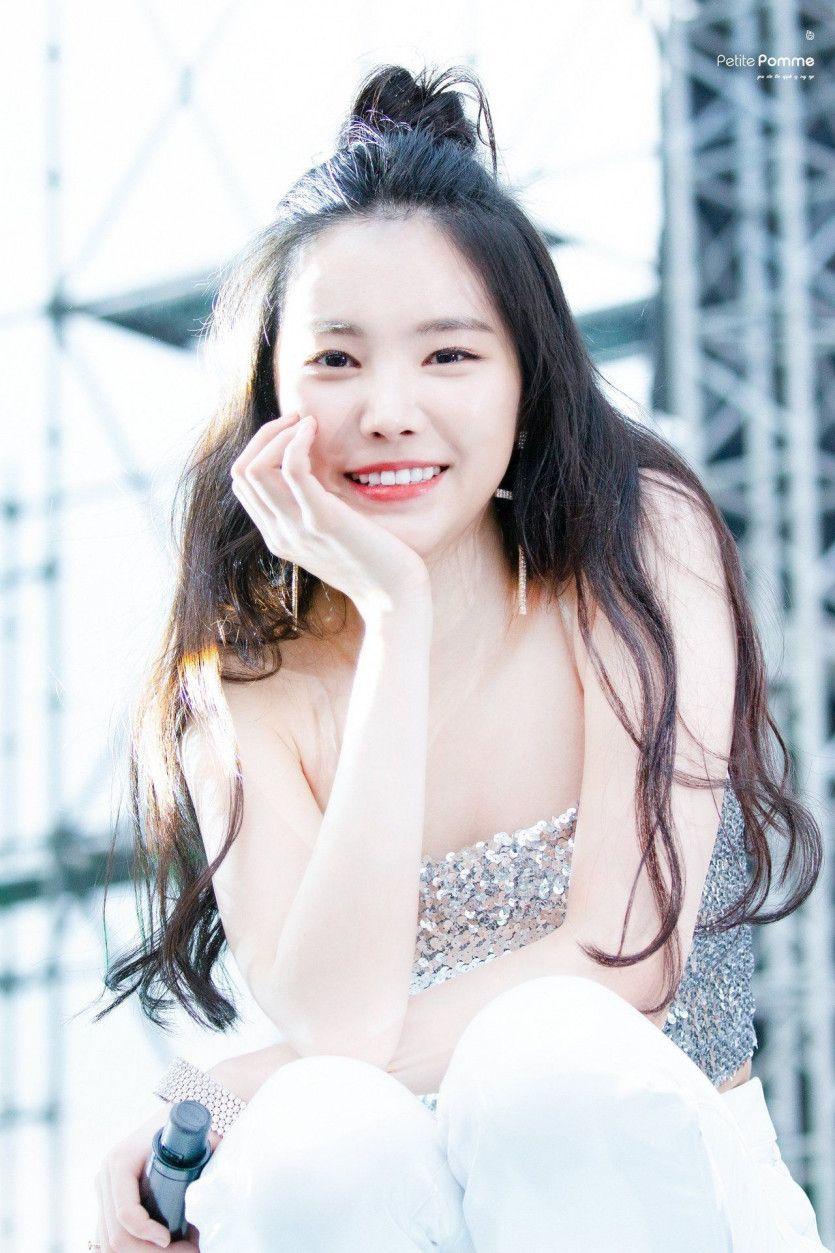 손나은2