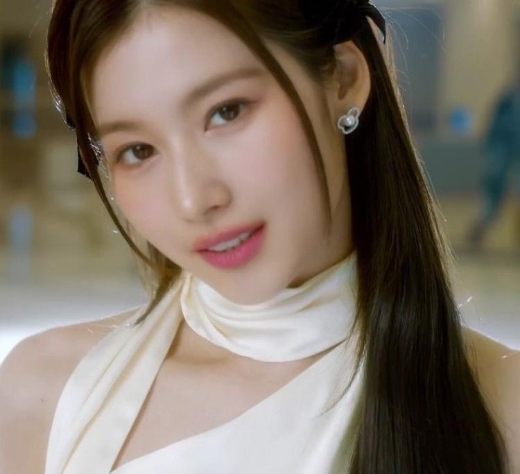 TWICE Sana0