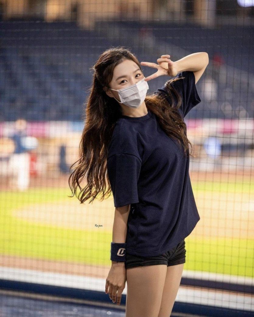 반짝이 크롭 민소매 치어리더 이주희0