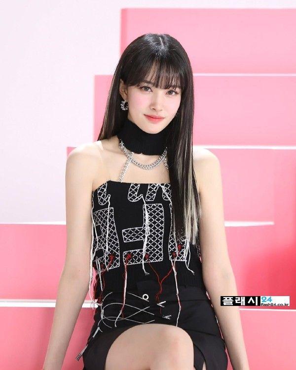 스테이씨 윤1