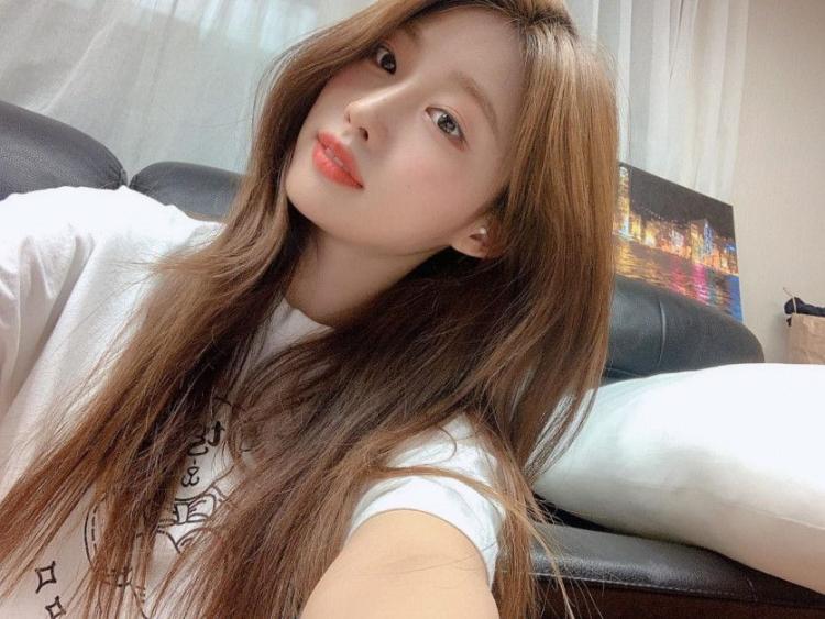 EVERGLOW Sihyeon1