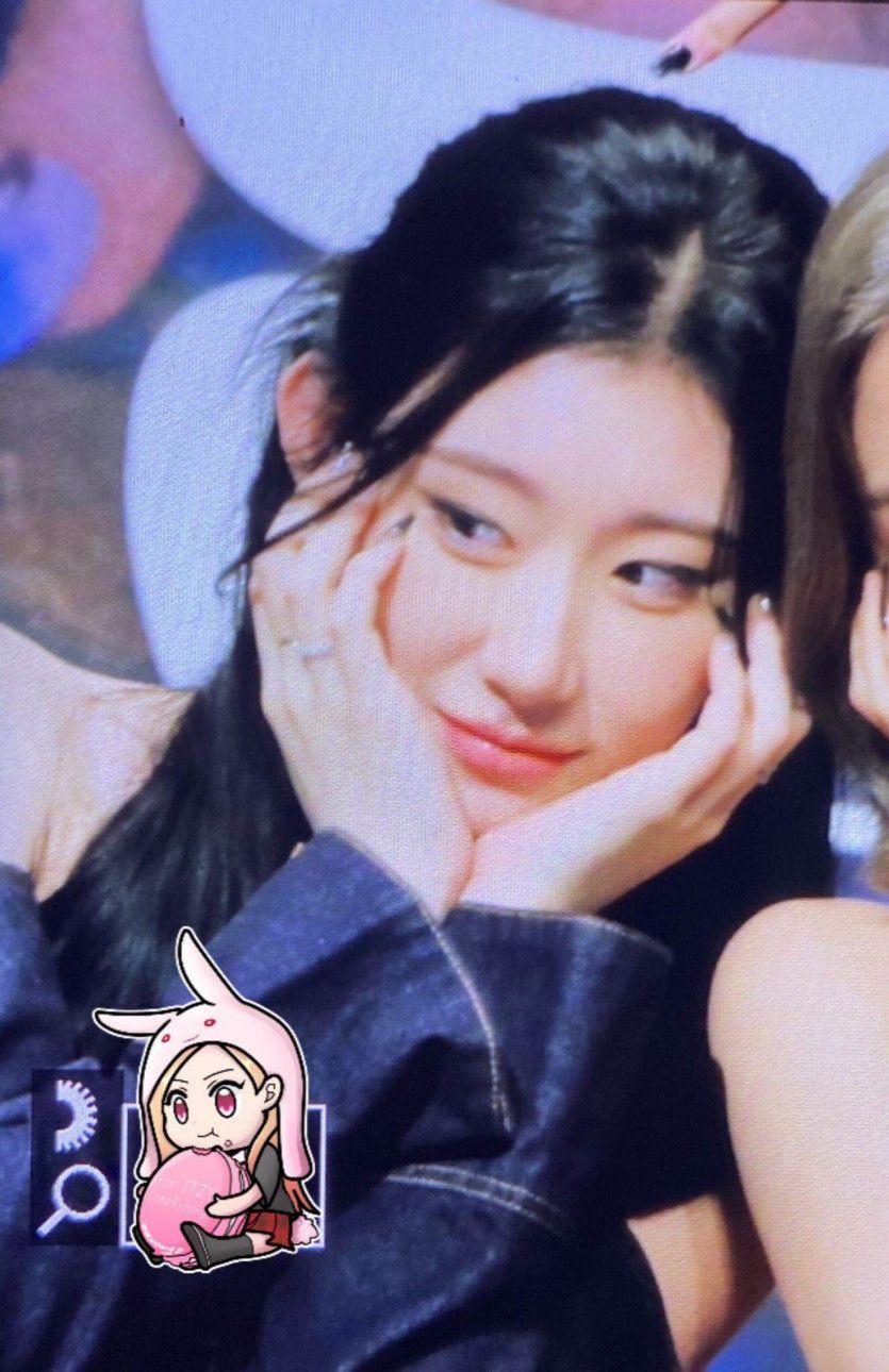 ITZY Chaeryeong0