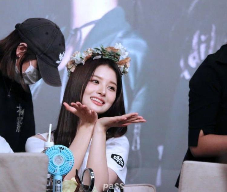 설윤2