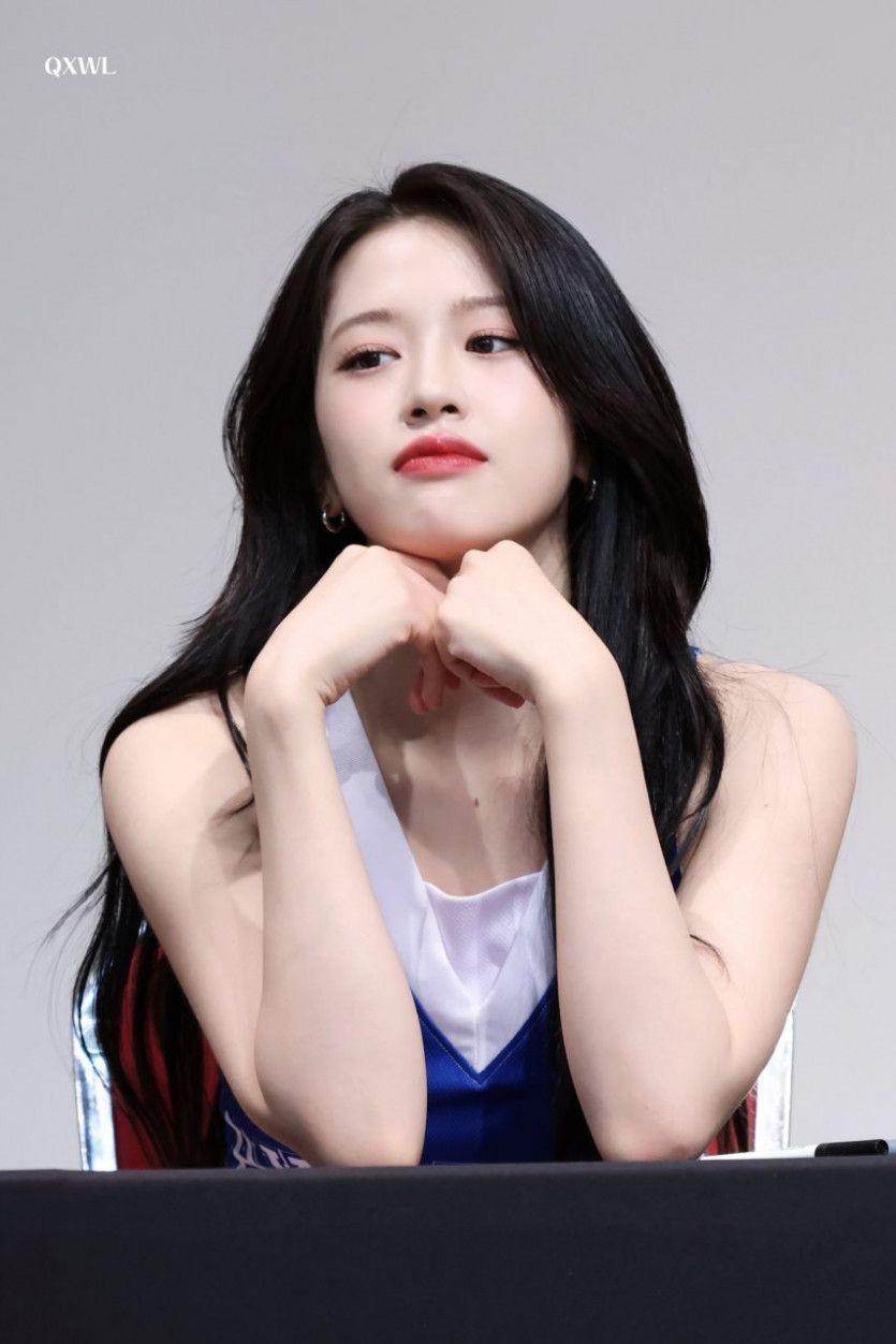 안유진 (아이브)3