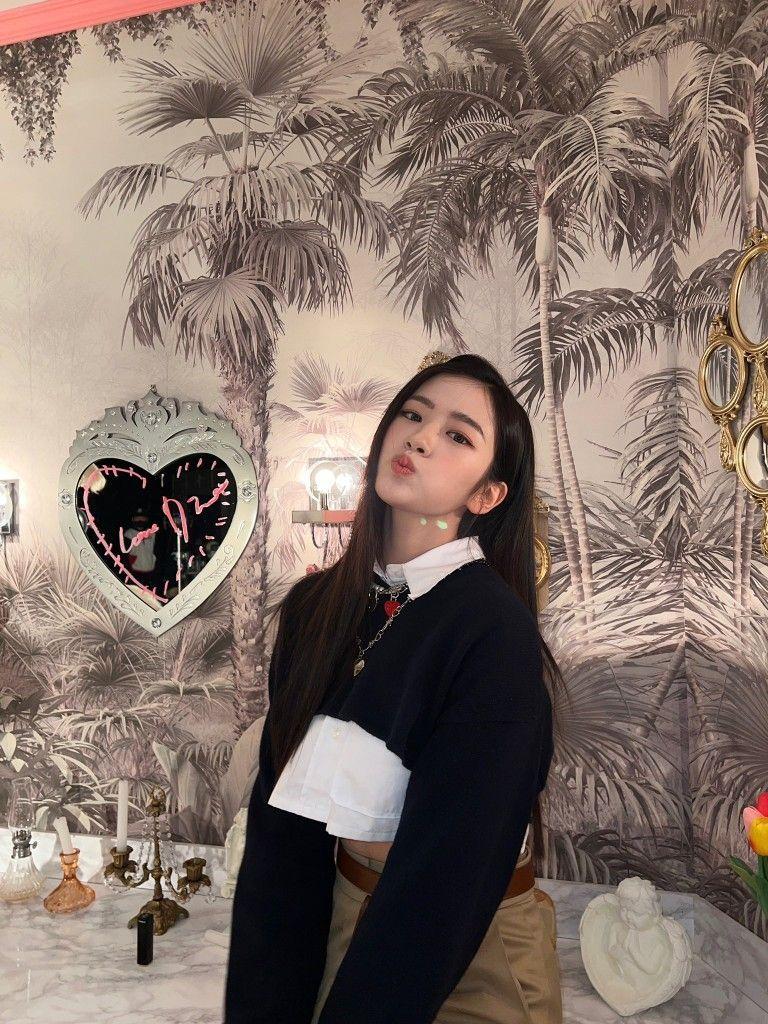 IVE YUJIN0