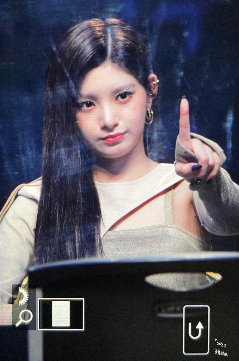 EVERGLOW 왕이런2