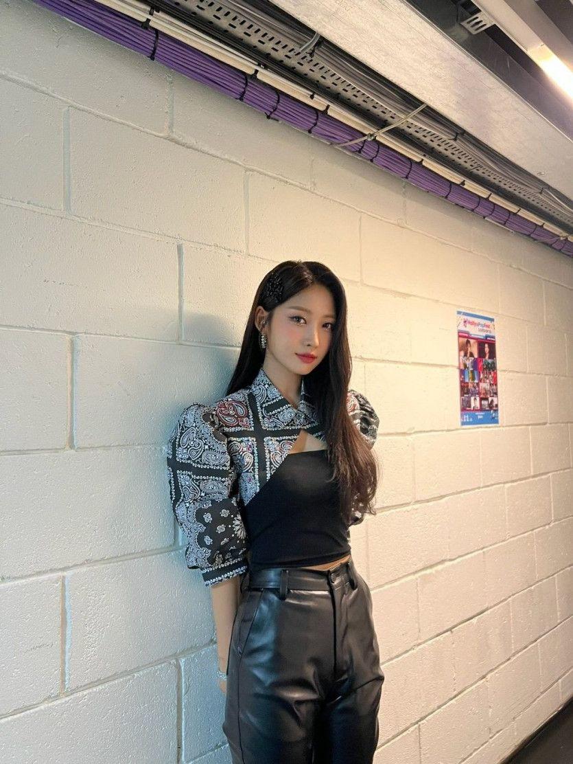 EVERGLOW SIHYEON1