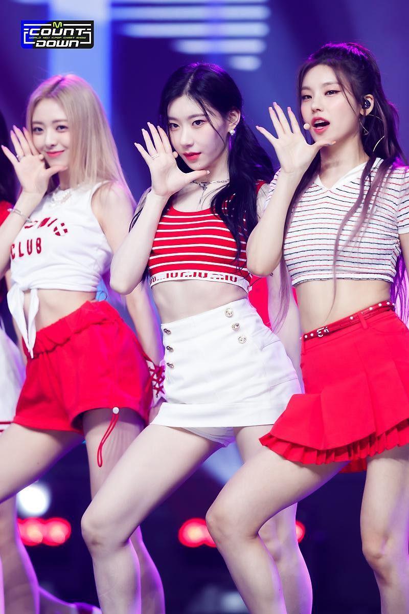 ITZY Chaeryeong0