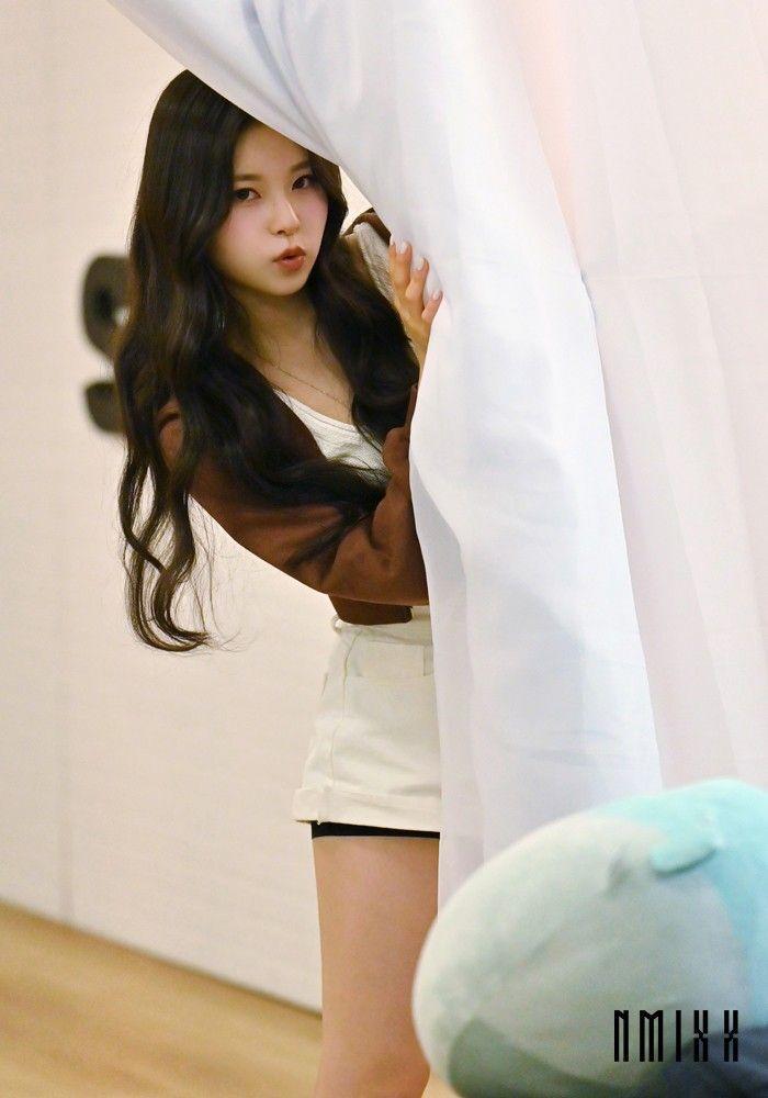 NMIXX Kyujin1