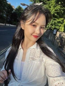 EVERGLOW 박지원1