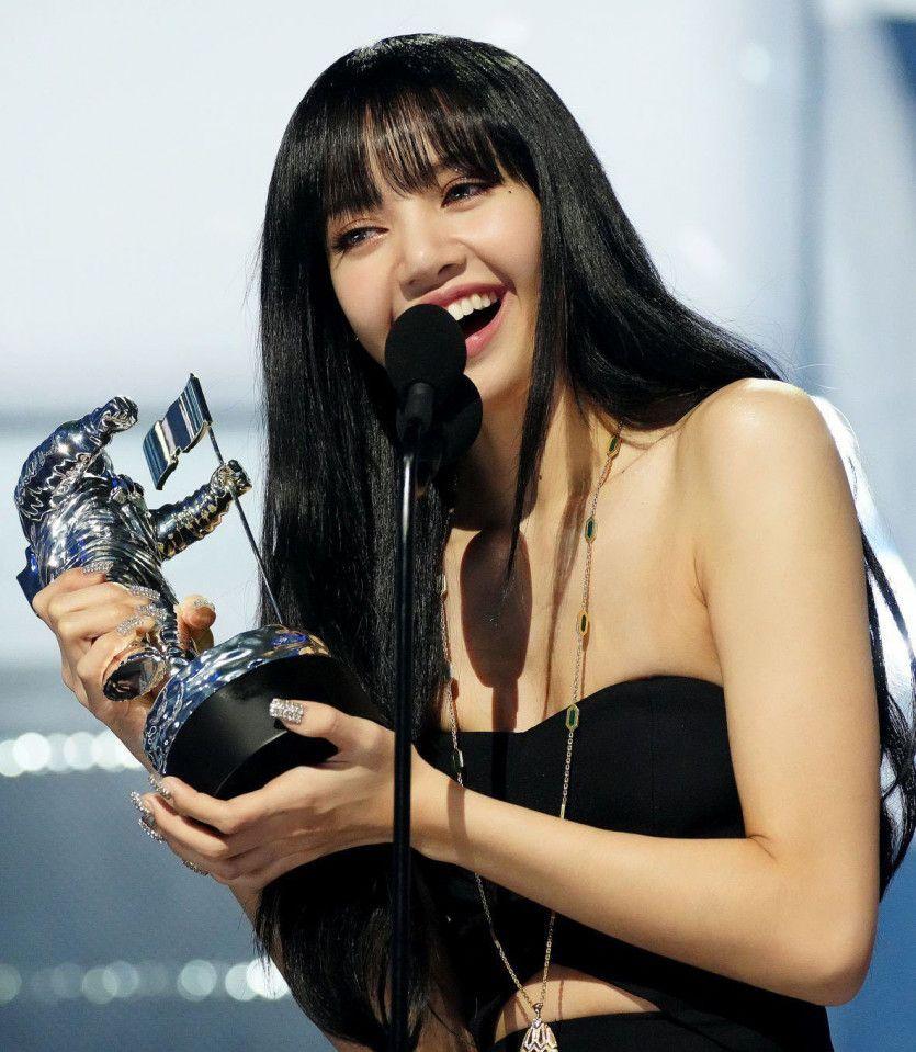 BLACKPINK LISA1