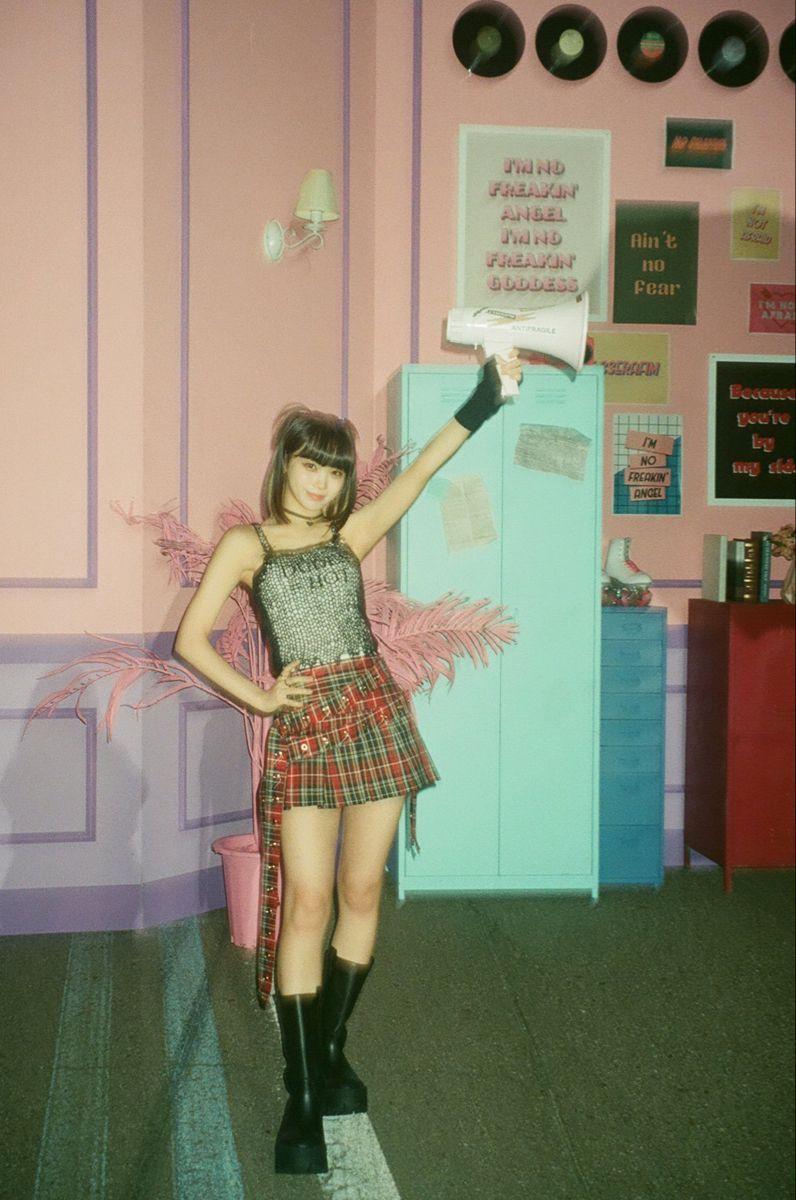 LE SSERAFIM CHAEWON0