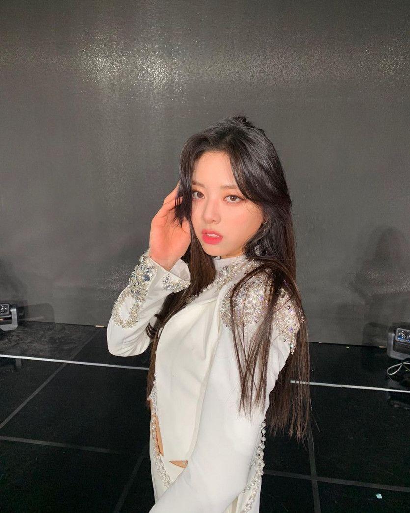 ITZY YUNA1