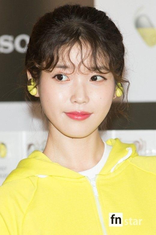 오늘자 소니 이어폰 출시 행사 아이유4