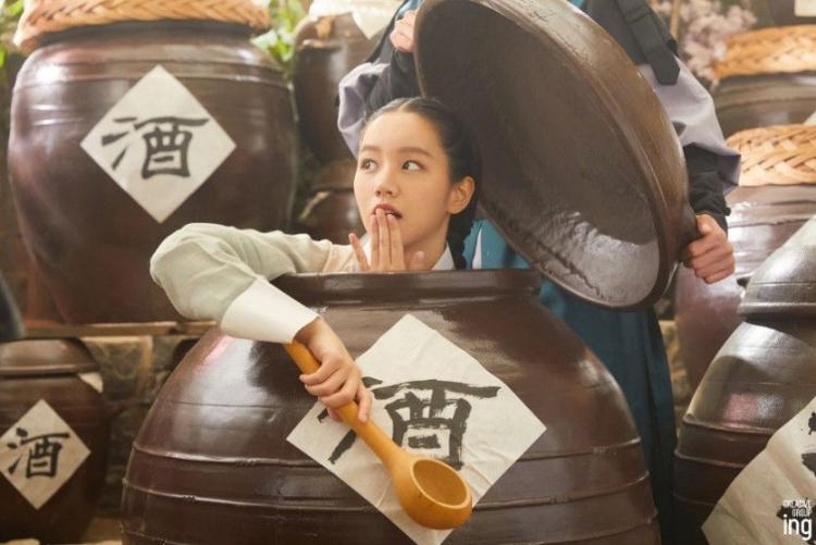 혜리 꽃피면달생각하고 포스터 촬영 현장1