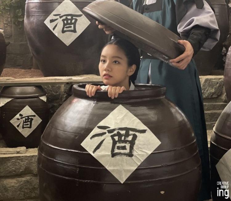 혜리 꽃피면달생각하고 포스터 촬영 현장2