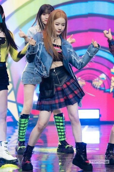STAYC SIEUN1