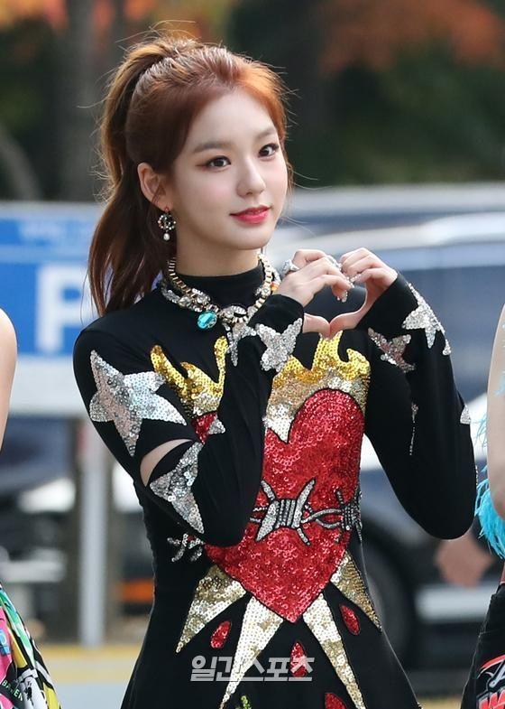 오늘자 시크릿넘버 출근길 수담 기사사진1