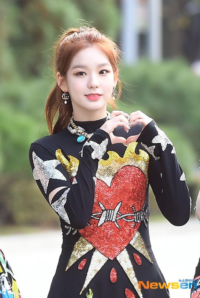 오늘자 시크릿넘버 출근길 수담 기사사진4