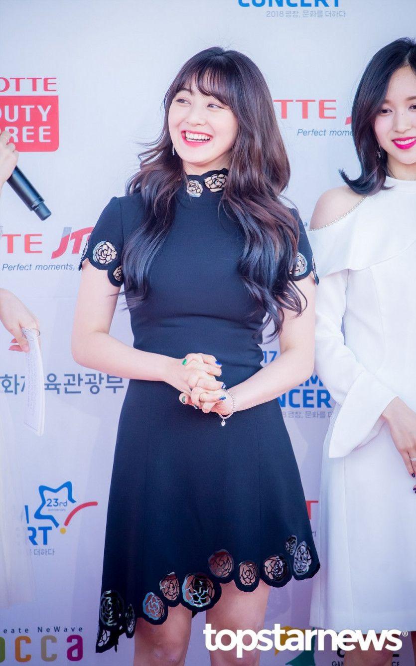 지효 레드카펫 의상3