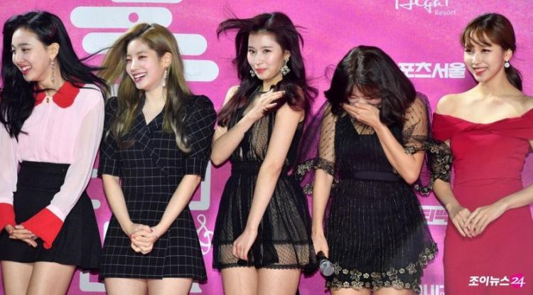 TWICE SANA0