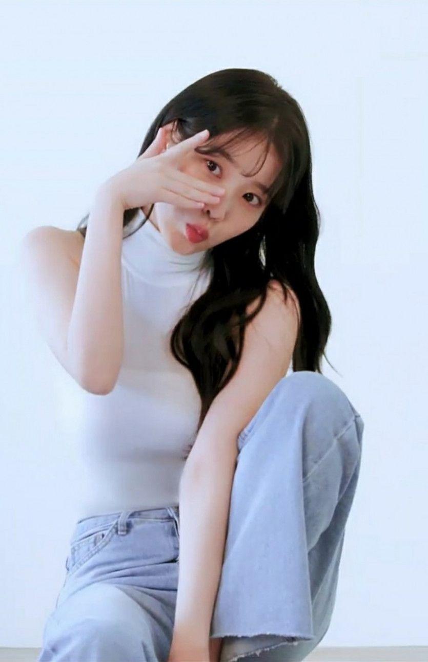 하얀 민소매 목폴라 아이유2