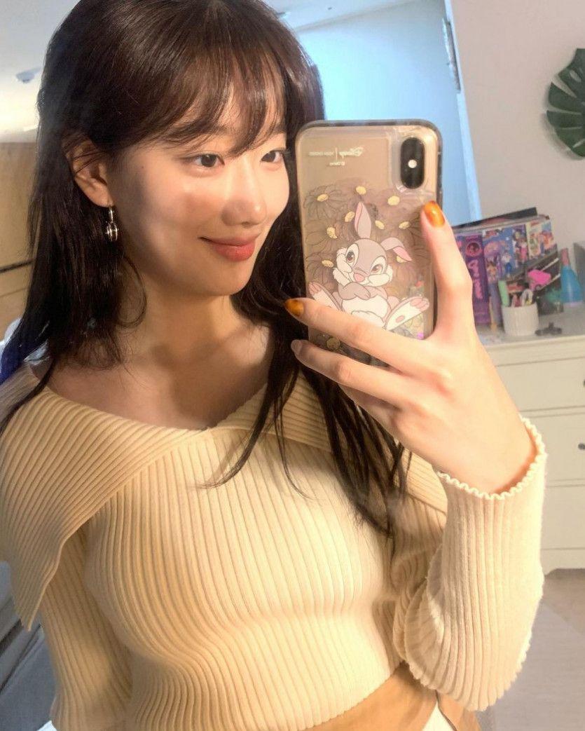 거울 셀카 좋아하는 나은4