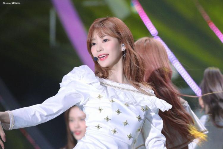 아이즈원 김민주 강혜원, 무대공연 외 (23 p)4