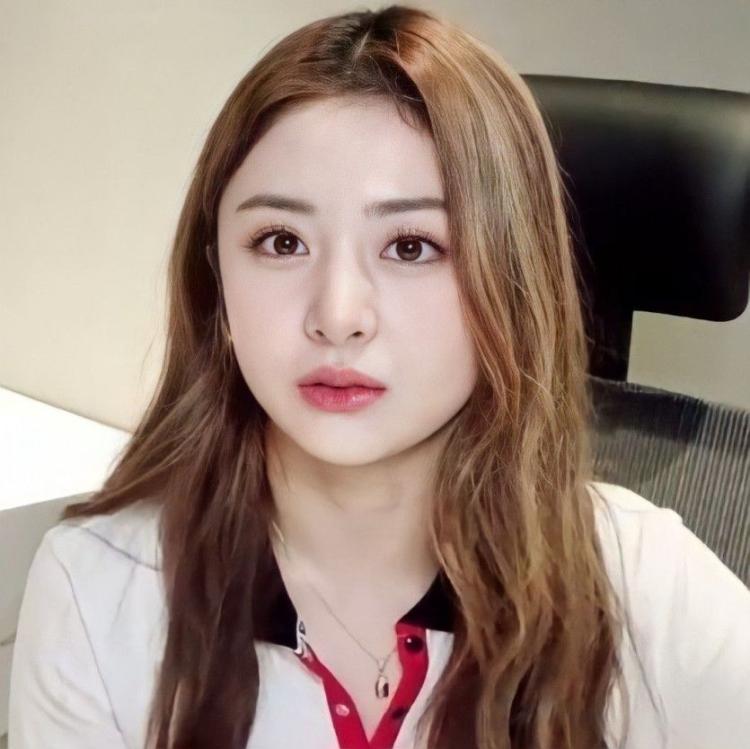 LE SSERAFIM YUNJIN1