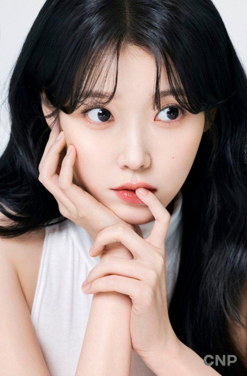 아이유 CNP 뷰티 화보1