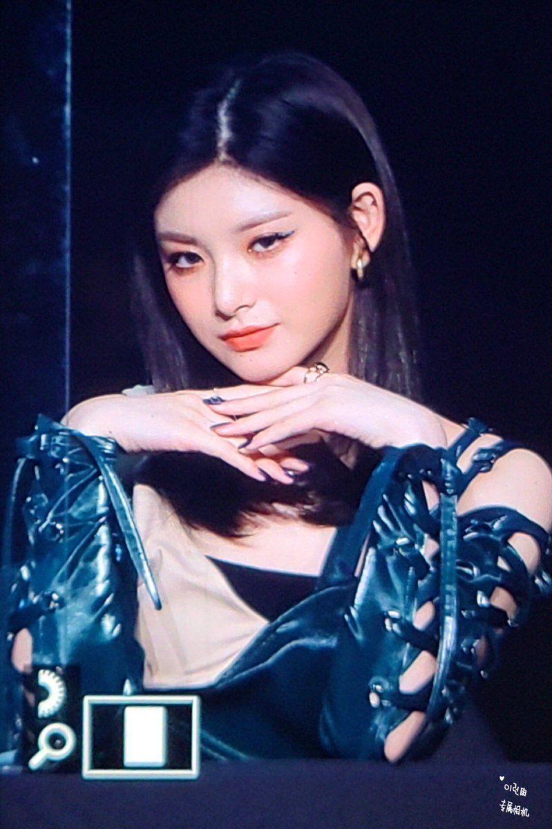 EVERGLOW 왕이런0