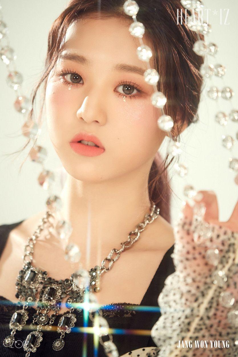 IZ*ONE (아이즈원) - 2nd Mini Album  OFFICIAL PHOTO Sapphire ver.1