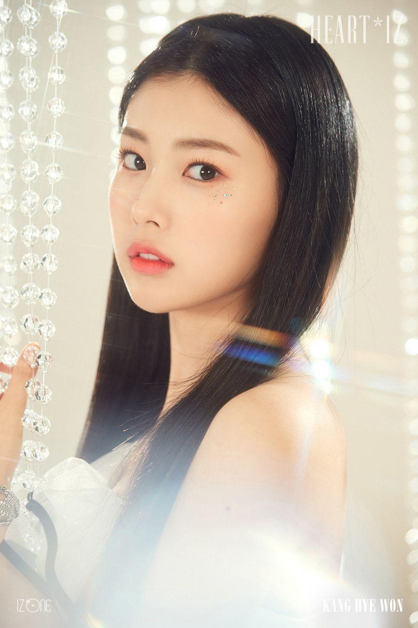 IZ*ONE (아이즈원) - 2nd Mini Album  OFFICIAL PHOTO Sapphire ver.3