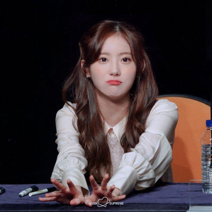 팬사인회 칸막이가 안타까운 루다2