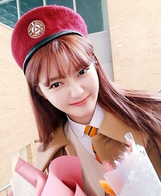 김유정, 빛나는 졸업사진0