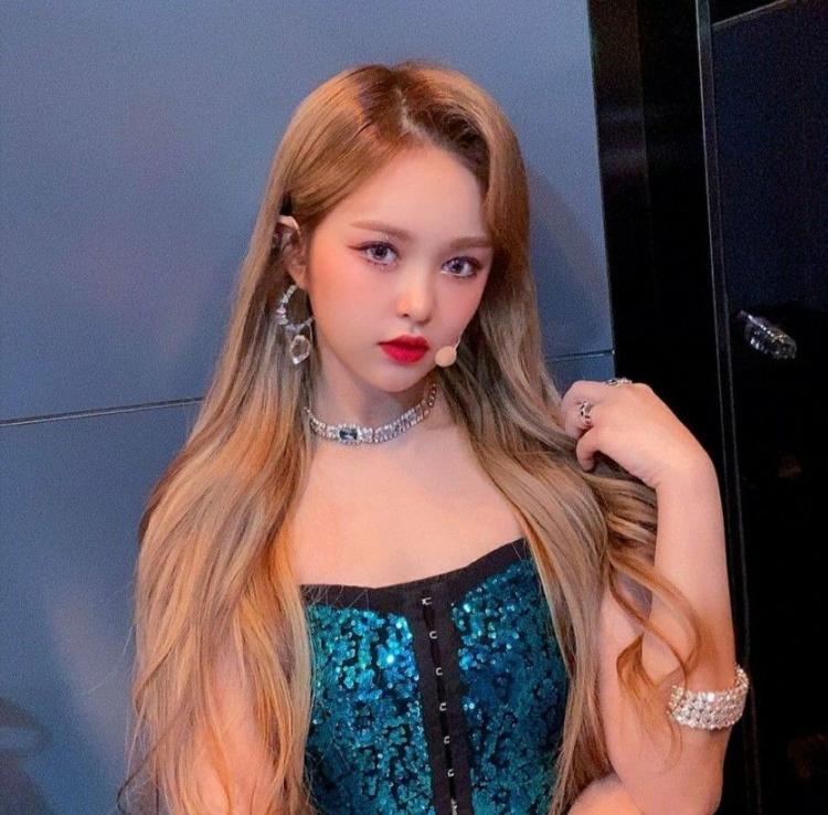 EVERGLOW 박지원3
